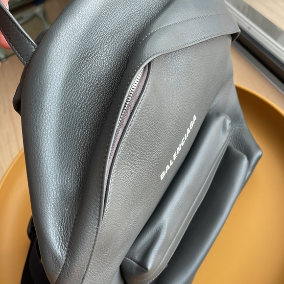 Balenciaga backpack. Great condition a little scratch on one handle-see pictures - Picture 6 of 14